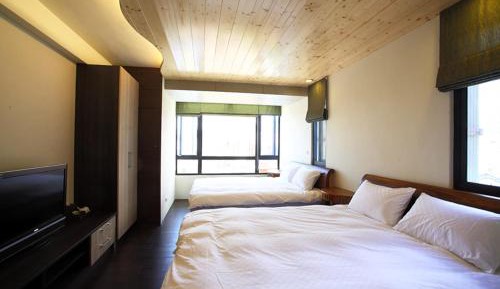 Quadruple Room with Private Bathroom