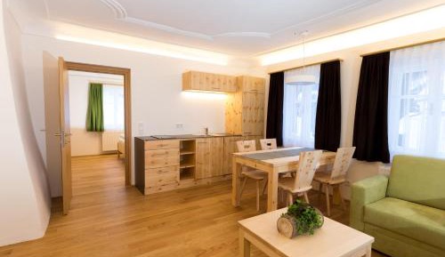 Apartment with Mountain View