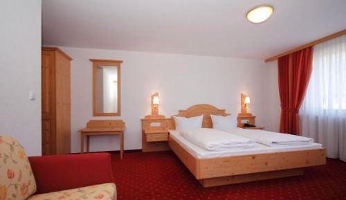 Family Room (2 Adults + 2 Children)