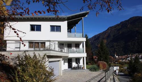 Apartment with Mountain View