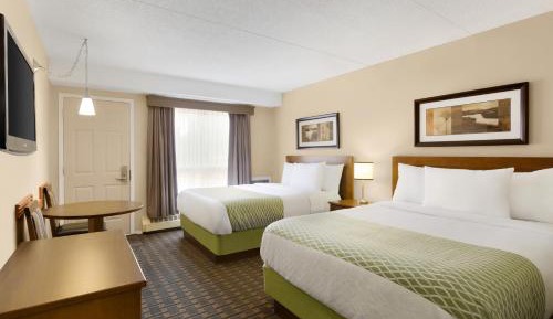 Queen Room with Two Queen Beds - Ground Floor