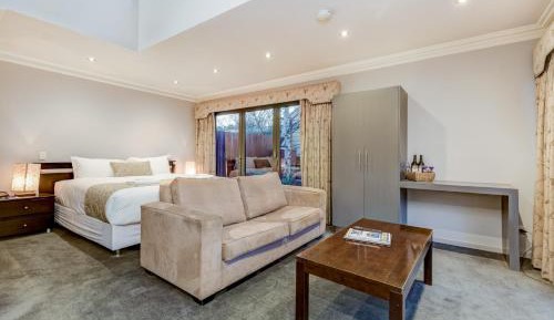 Luxury Villa with Spa Bath