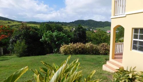 Apartment with Mountain View