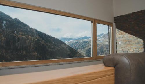Apartment with Mountain View