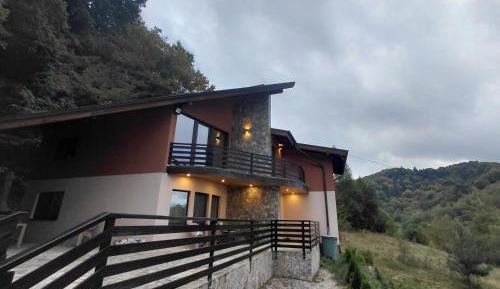 Two-Bedroom Apartment with Mountain View