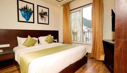 Family Room with Mountain View