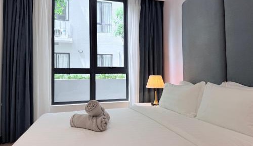 One-Bedroom Apartment with Balcony