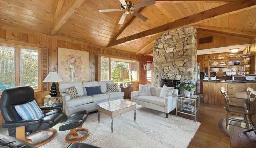 Three-Bedroom Vacation Home 