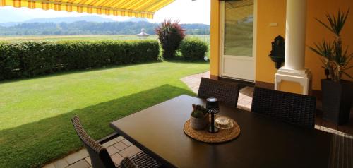 Apartment with Garden View