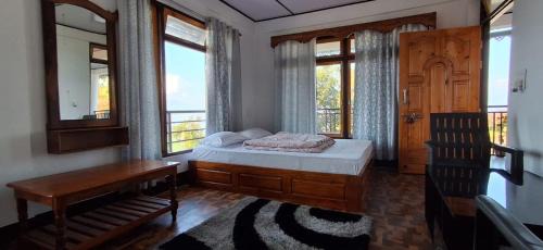 Deluxe Double or Twin Room with Mountain View
