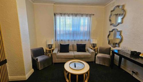Deluxe King Suite