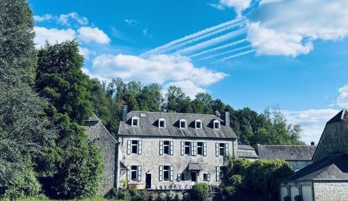 Ten-Bedroom Holiday Home