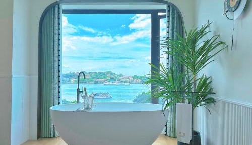 Queen Room with Sea View