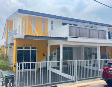 Three-Bedroom Townhouse