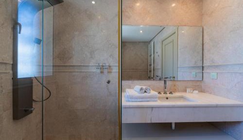 Deluxe Double Room with Side Sea View