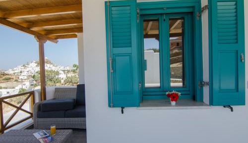One-Bedroom Apartment with Balcony