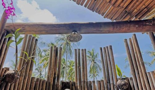 Bungalow with Garden View