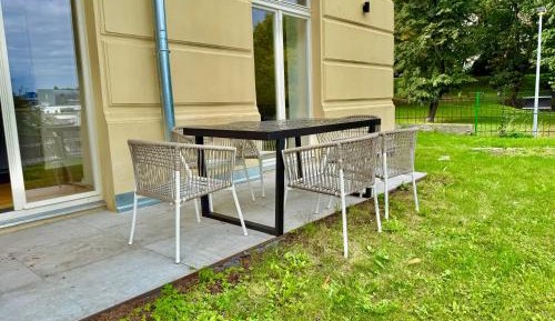 Apartment with Garden View