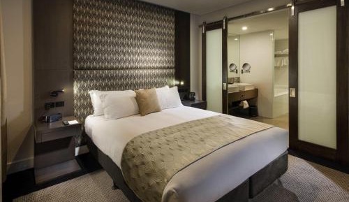 Junior King Suite with Lounge Access