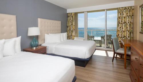 Queen Suite with Sea View