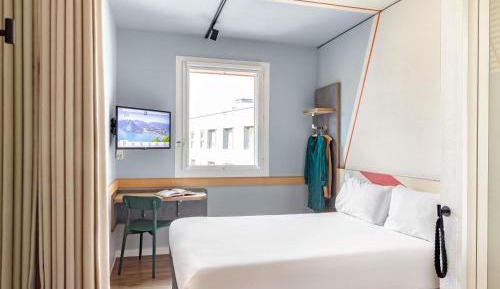 Double Room with Queen Bed