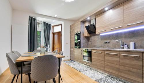 Three-Bedroom Deluxe Apartment