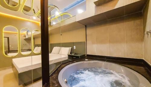 Queen Suite with Spa Bath