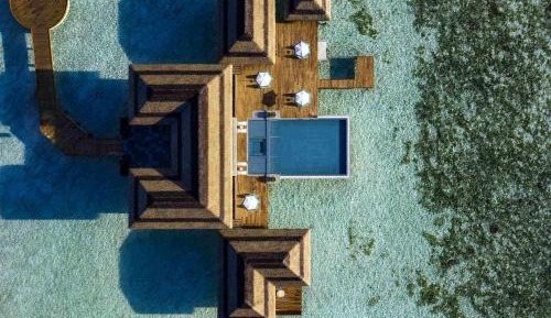 Four-Bedroom Ocean Pool Retreat