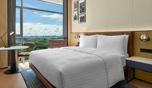 Classic King Room with City View - High Floor