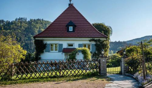 Superior One-Bedroom Apartment