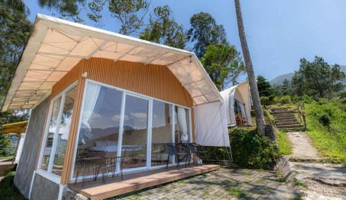 Family Room with Mountain View