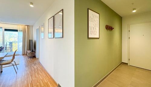 One-Bedroom Apartment with Park View