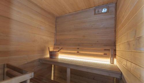 Superior Floating Suite King-Size Bed Spa Bath, Sauna and Rooftop