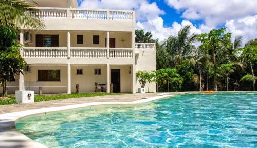 Apartment with Pool View 