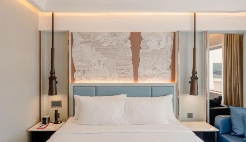 Premier Deluxe King Room with River View