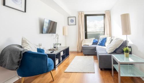 One-Bedroom Apartment with View