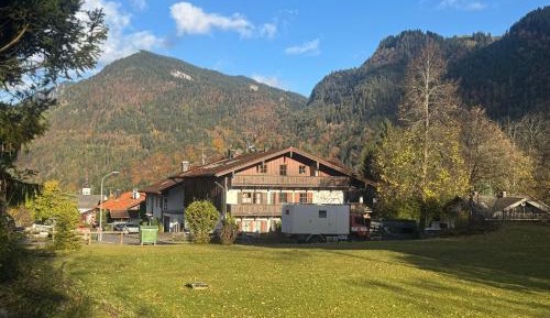 Apartment with Mountain View