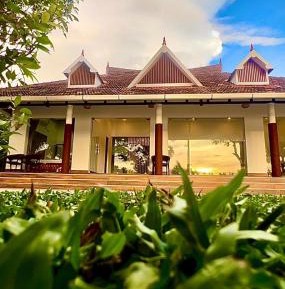 Three-Bedroom Apartment with Lake View