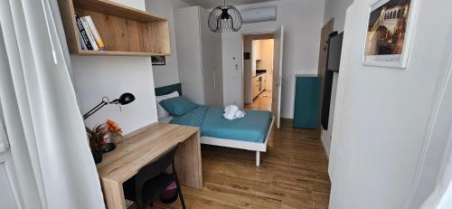 Single Room with Shared Bathroom and Close terrace