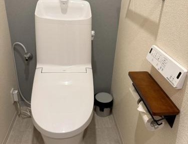 Two-Bedroom Apartment with Mountain View