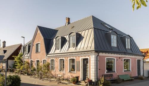 Double or Twin Room with Shared Bathroom