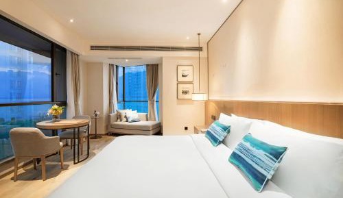 Deluxe Room (2 Adults + 1 Child)