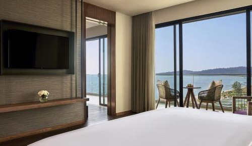 Sea View Suite Room with Balcony