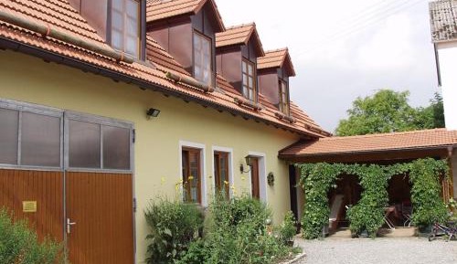 Two-Bedroom Apartment (5 Adults)