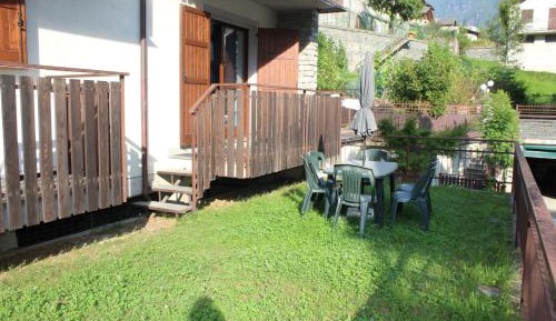 Apartment with Garden View