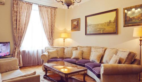 3 bedroom apartment on Kreschatik 8b maidan