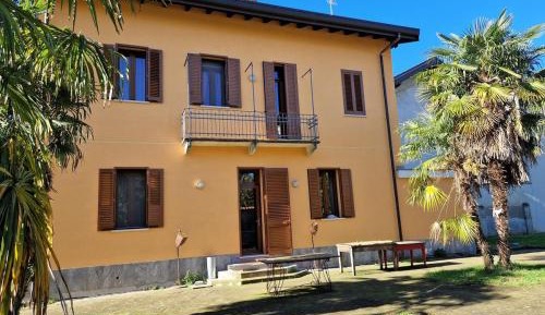 Villa with Garden View