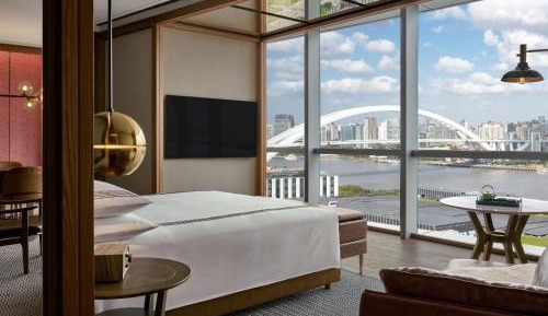 King Suite with River View