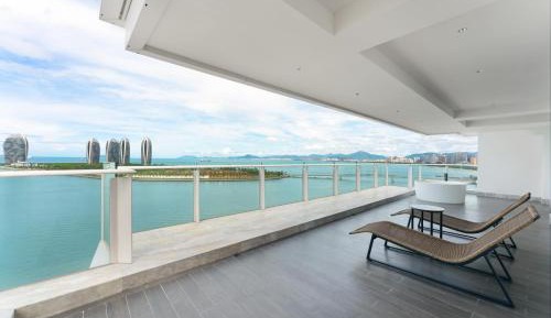 One-Bedroom Suite with Powder Room and Ocean View