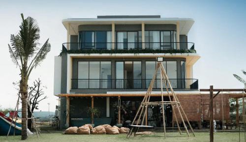 Two-Bedroom Apartment with Balcony and Sea View